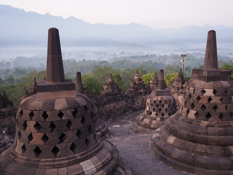 ボロブドゥール遺跡群等からみたインドネシアの宗教